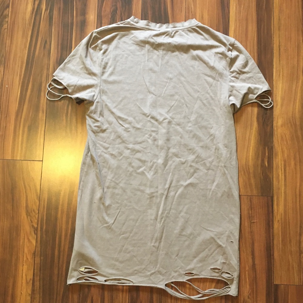 Men’s ASOS Distressed T Shirt (S) - Picture 2 of 2